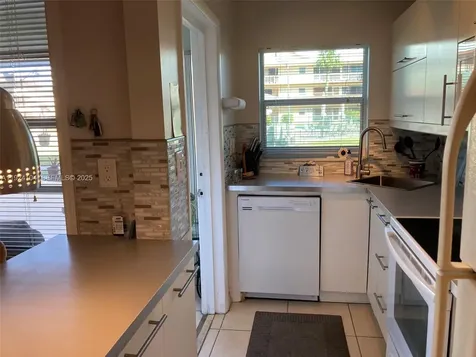 5300 Washington Street Hollywood FL 33021