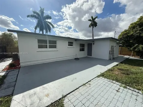 4411 NW 34th Street Lauderdale Lakes FL 33319