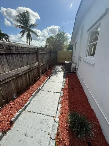 4411 NW 34th Street Lauderdale Lakes FL 33319