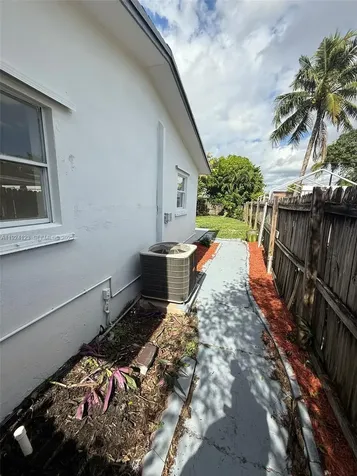 4411 NW 34th Street Lauderdale Lakes FL 33319