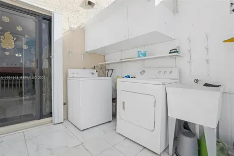 5530 W 26th Court Hialeah FL 33016