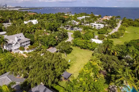 3400 S Moorings Way Coconut Grove FL 33133