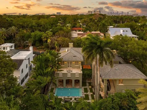 3460 S Moorings Way Miami FL 33133