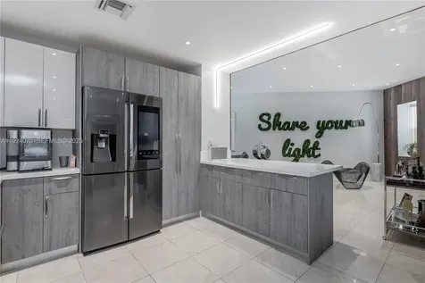 18460 NE 30th Avenue Aventura FL 33160