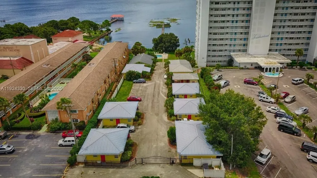 2121 Lakeview Drive Sebring FL 33870