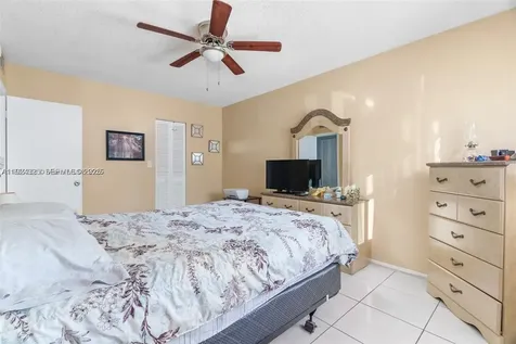 5300 Washington Street Hollywood FL 33021