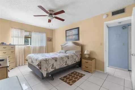 5300 Washington Street Hollywood FL 33021