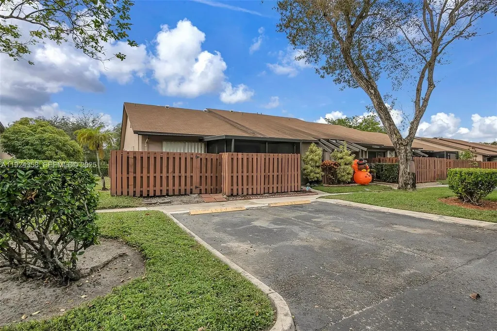 2682 N Nob Hill Road Sunrise FL 33322