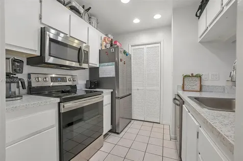 2682 N Nob Hill Road Sunrise FL 33322