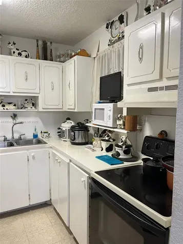 525 W 69th Street Hialeah FL 33014