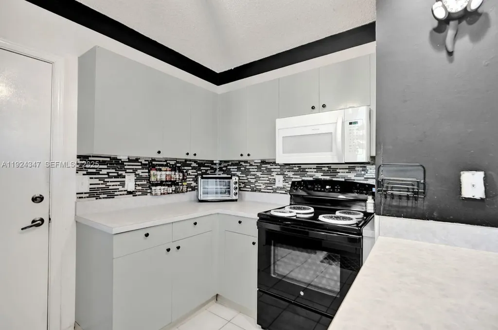 10529 NW 57th Court Coral Springs FL 33076