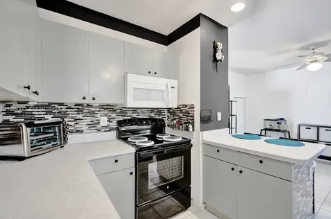 10529 NW 57th Court Coral Springs FL 33076