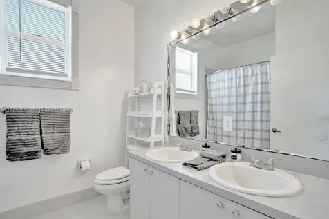 10529 NW 57th Court Coral Springs FL 33076