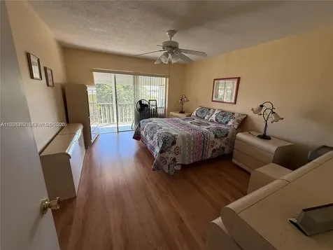 4800 Hillcrest Lane Hollywood FL 33021
