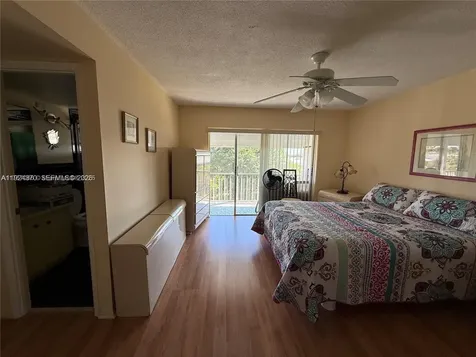 4800 Hillcrest Lane Hollywood FL 33021