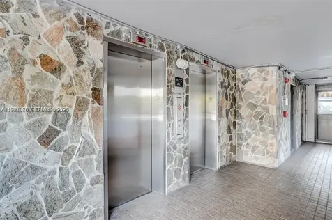 4800 Hillcrest Lane Hollywood FL 33021