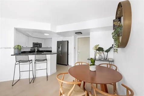 1800 Sunset Harbour Drive Miami Beach FL 33139
