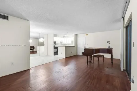 907 NE 199th Street Miami FL 33179
