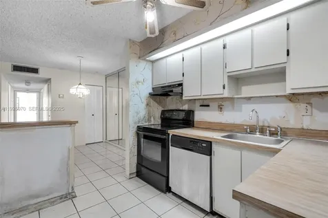 907 NE 199th Street Miami FL 33179