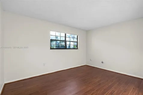 907 NE 199th Street Miami FL 33179