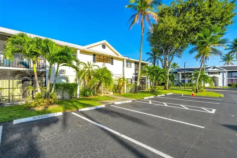 907 NE 199th Street Miami FL 33179