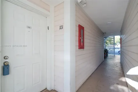 907 NE 199th Street Miami FL 33179