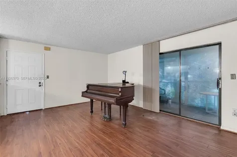 907 NE 199th Street Miami FL 33179