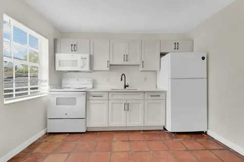 417 SW 3rd Street Hallandale Beach FL 33009