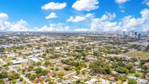417 SW 3rd Street Hallandale Beach FL 33009