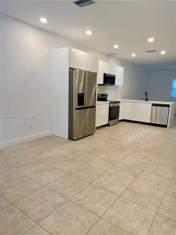 977 NE Trailside Run Port St. Lucie FL 34983
