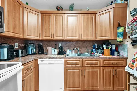 4020 E 10th Avenue Hialeah FL 33013