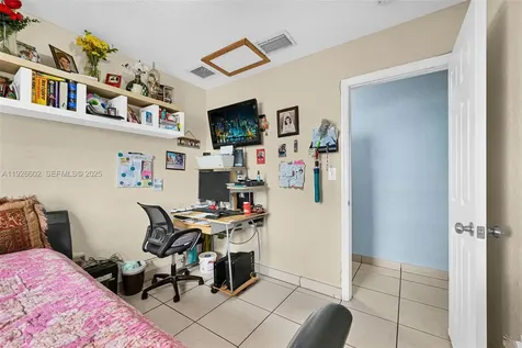 4020 E 10th Avenue Hialeah FL 33013