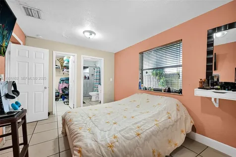 4020 E 10th Avenue Hialeah FL 33013