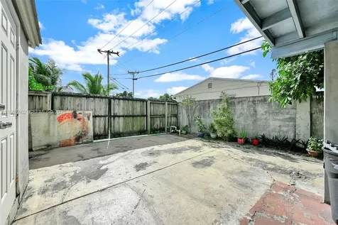 4020 E 10th Avenue Hialeah FL 33013