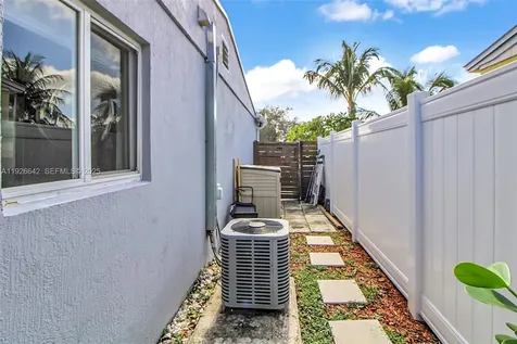 201 NW 51st Court Oakland Park FL 33309