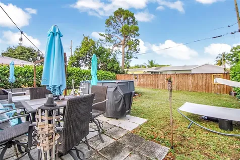 201 NW 51st Court Oakland Park FL 33309