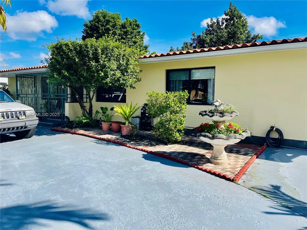 4635 SW 95th Avenue Miami FL 33165