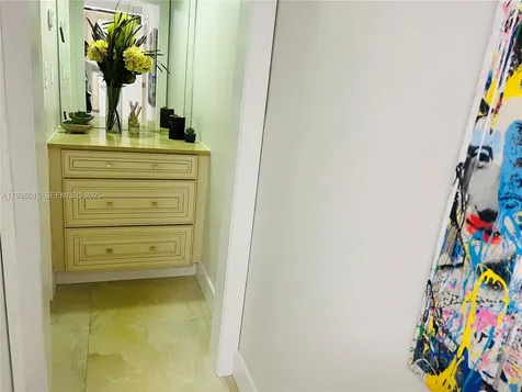 5225 Collins Avenue Miami Beach FL 33140