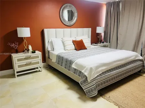 5225 Collins Avenue Miami Beach FL 33140