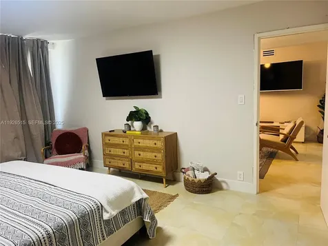 5225 Collins Avenue Miami Beach FL 33140