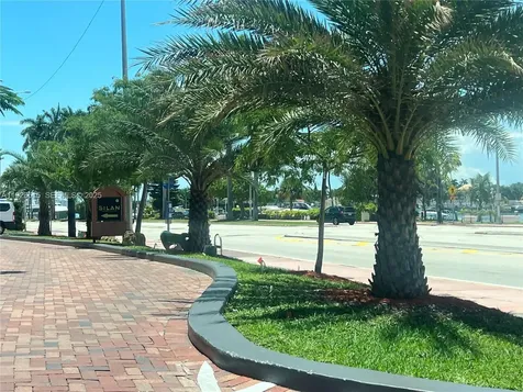5225 Collins Avenue Miami Beach FL 33140
