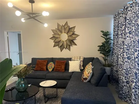 5225 Collins Avenue Miami Beach FL 33140