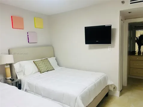 5225 Collins Avenue Miami Beach FL 33140