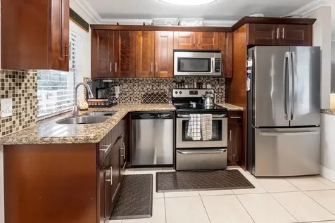 7002 NW 95th Avenue Tamarac FL 33321