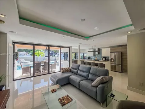 2734 SE 14th Street Pompano Beach FL 33062