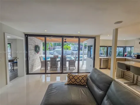 2734 SE 14th Street Pompano Beach FL 33062
