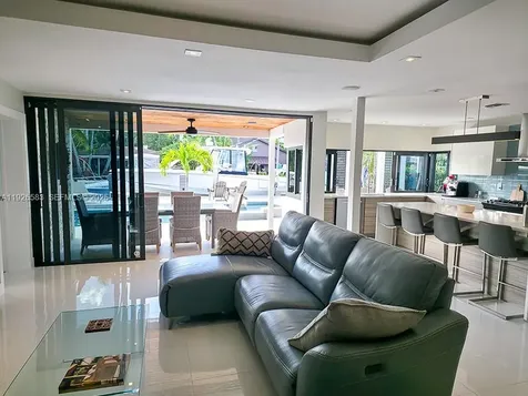 2734 SE 14th Street Pompano Beach FL 33062