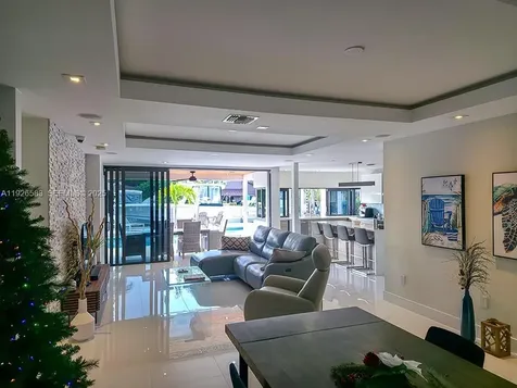 2734 SE 14th Street Pompano Beach FL 33062