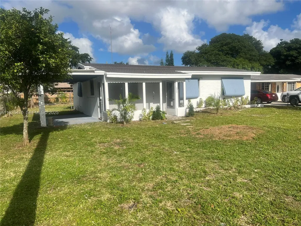 3921 SW 59th Avenue West Park FL 33023