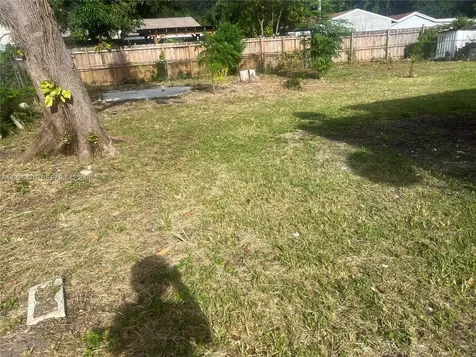 3921 SW 59th Avenue West Park FL 33023
